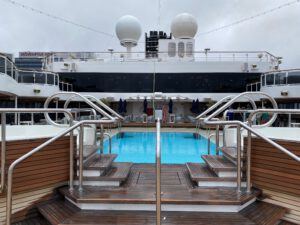 Cruiseschip Rotterdam Holland America Line adult only pool